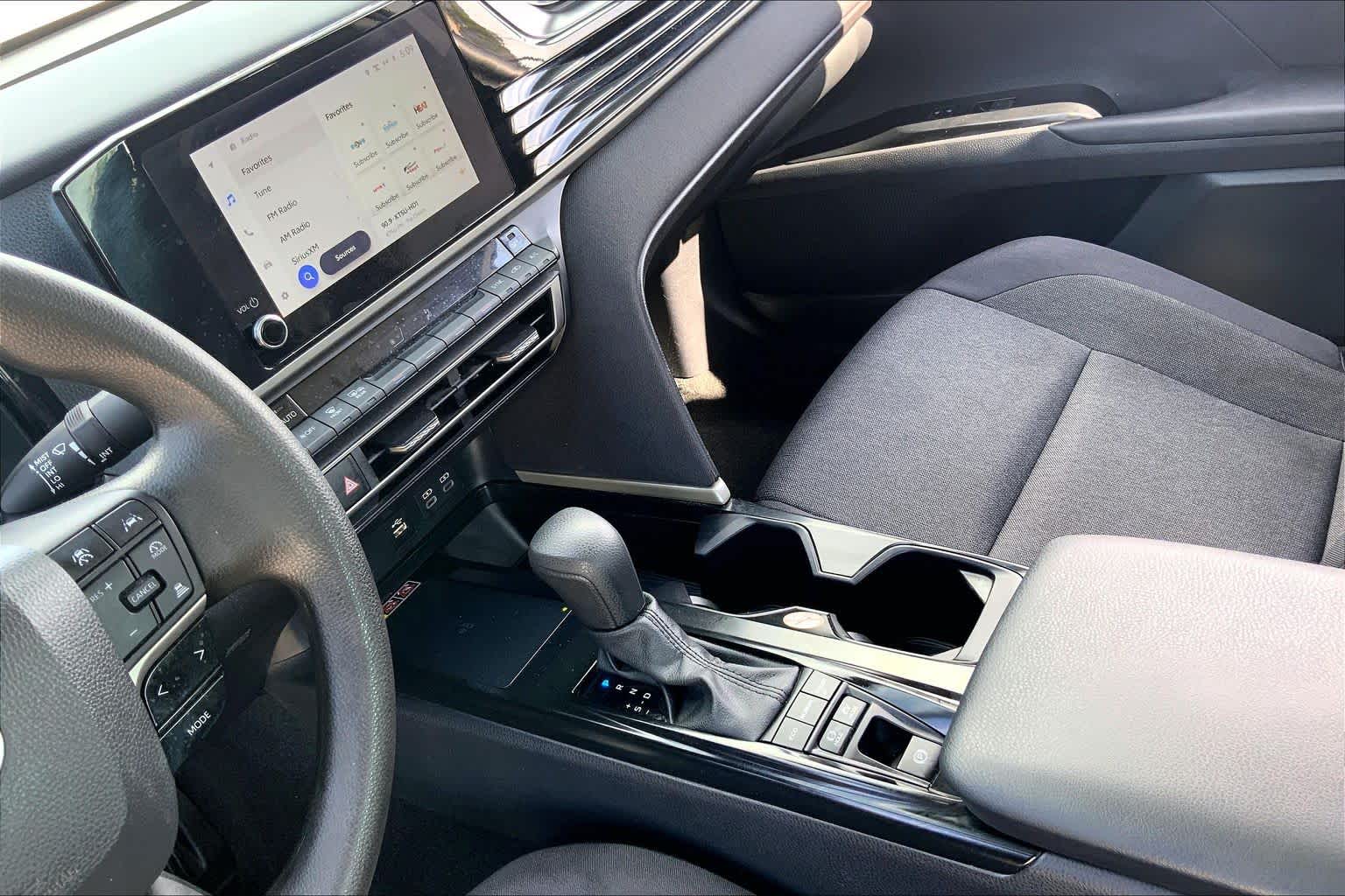 2025 Toyota Camry photo 16 of 36