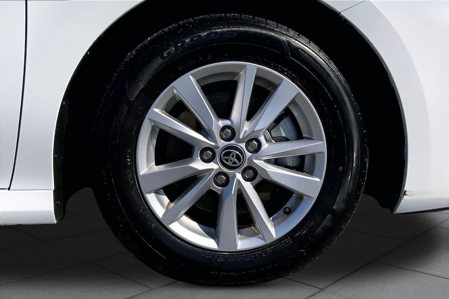 2025 Toyota Camry SE Ice Cap at Group 1 Toyota Southwest