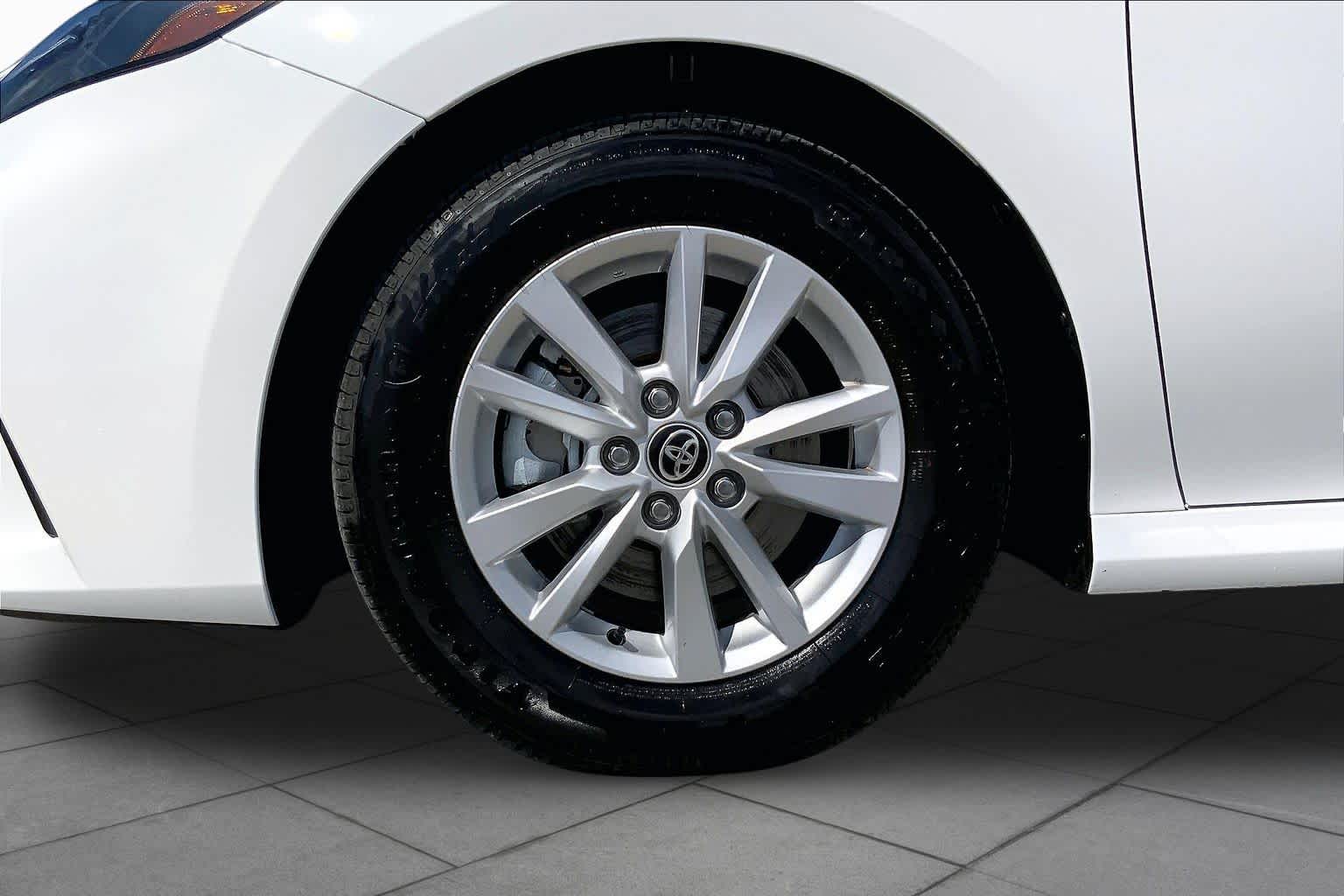 2026 Toyota Camry photo 11 of 34