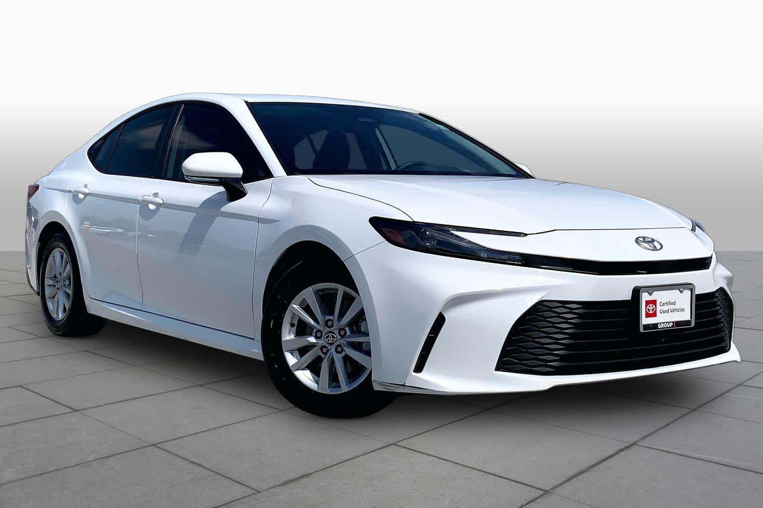 2026 Toyota Camry photo 3 of 34