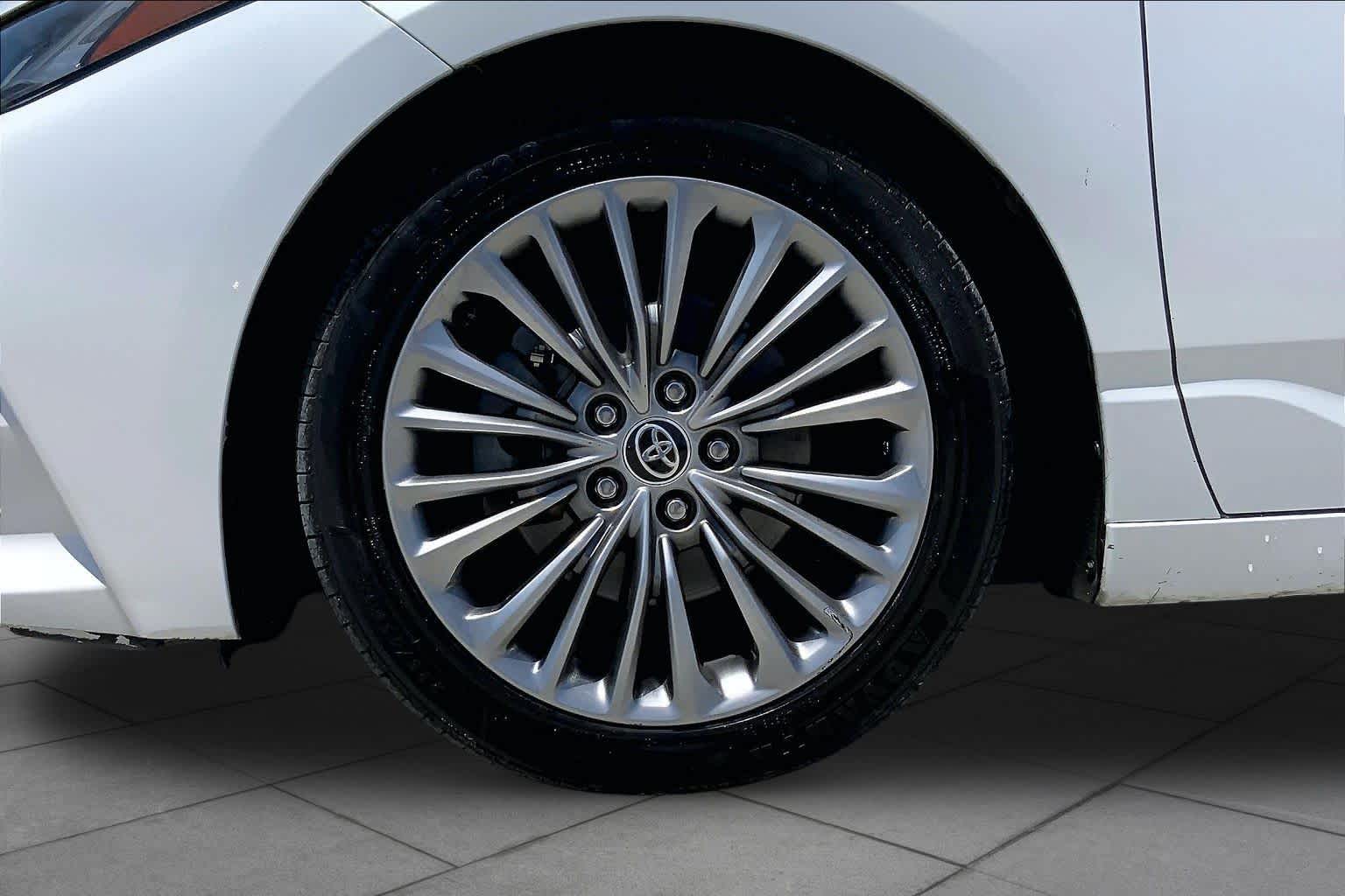2022 Toyota Avalon Limited Wind Chill Pearl at Group 1 Toyota Southwest