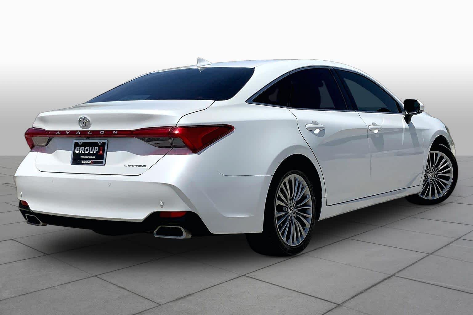 2022 Toyota Avalon Limited Wind Chill Pearl at Group 1 Toyota Southwest