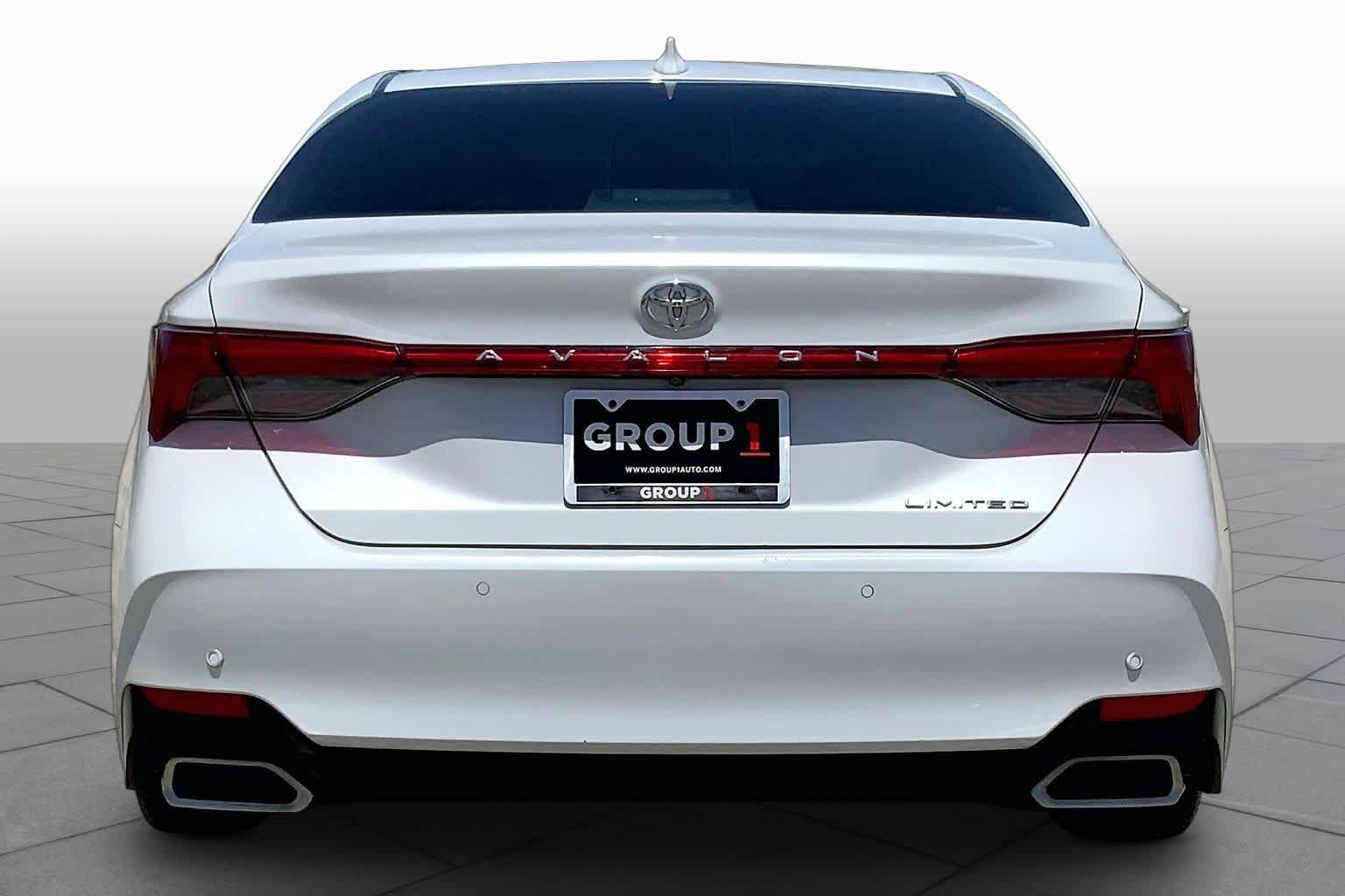 2022 Toyota Avalon Limited Wind Chill Pearl at Group 1 Toyota Southwest