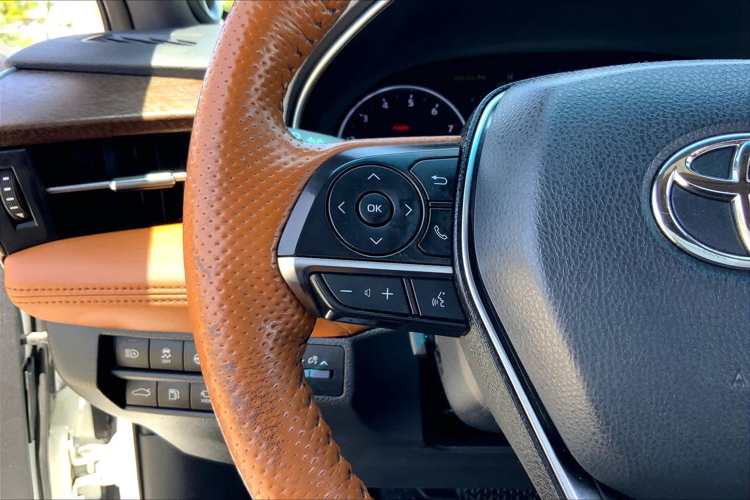 2022 Toyota Avalon Limited Wind Chill Pearl at Group 1 Toyota Southwest