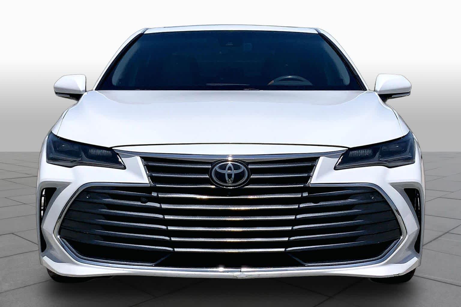 2022 Toyota Avalon Limited Wind Chill Pearl at Group 1 Toyota Southwest