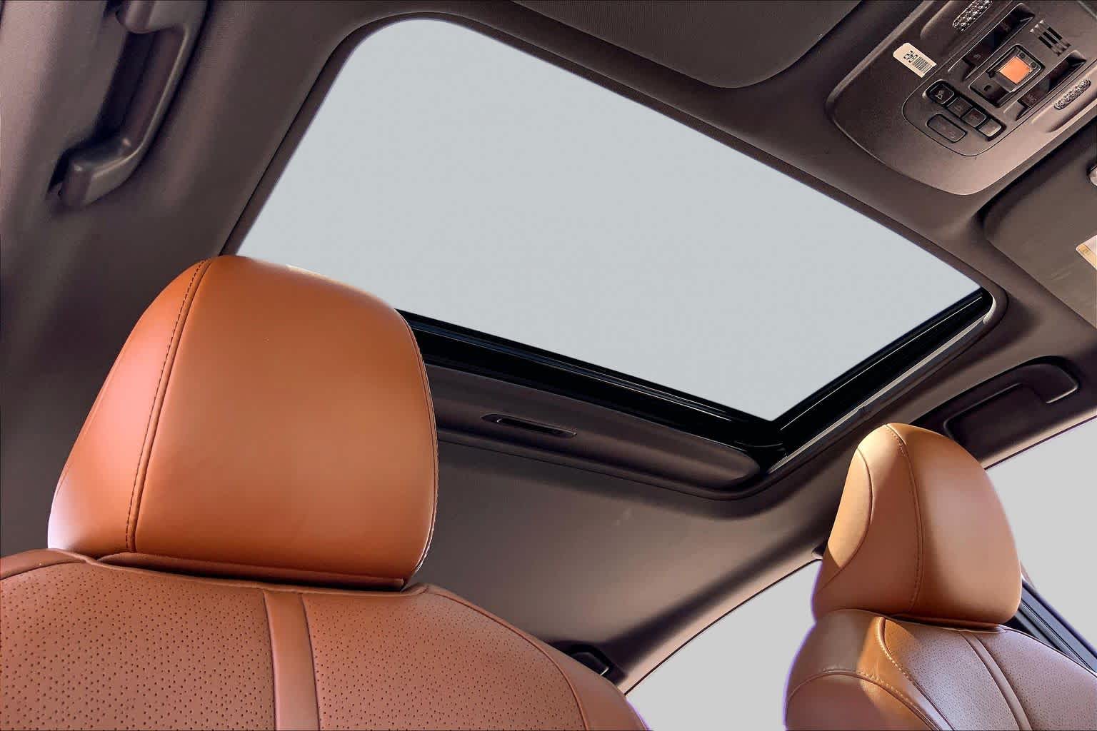 2022 Toyota Avalon Limited Wind Chill Pearl at Group 1 Toyota Southwest