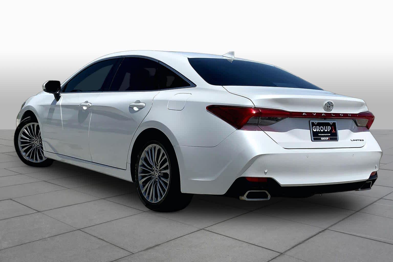 2022 Toyota Avalon Limited Wind Chill Pearl at Group 1 Toyota Southwest