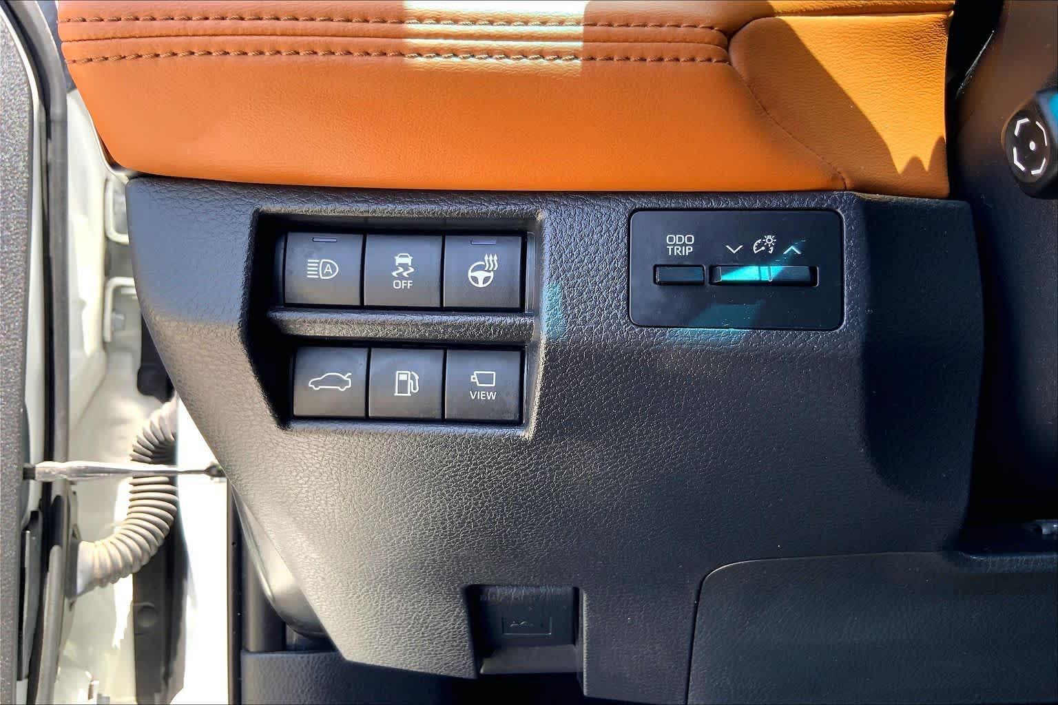 2022 Toyota Avalon Limited Wind Chill Pearl at Group 1 Toyota Southwest