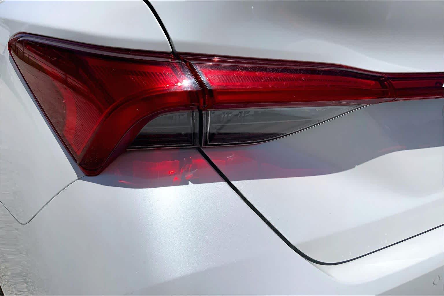 2022 Toyota Avalon Limited Wind Chill Pearl at Group 1 Toyota Southwest