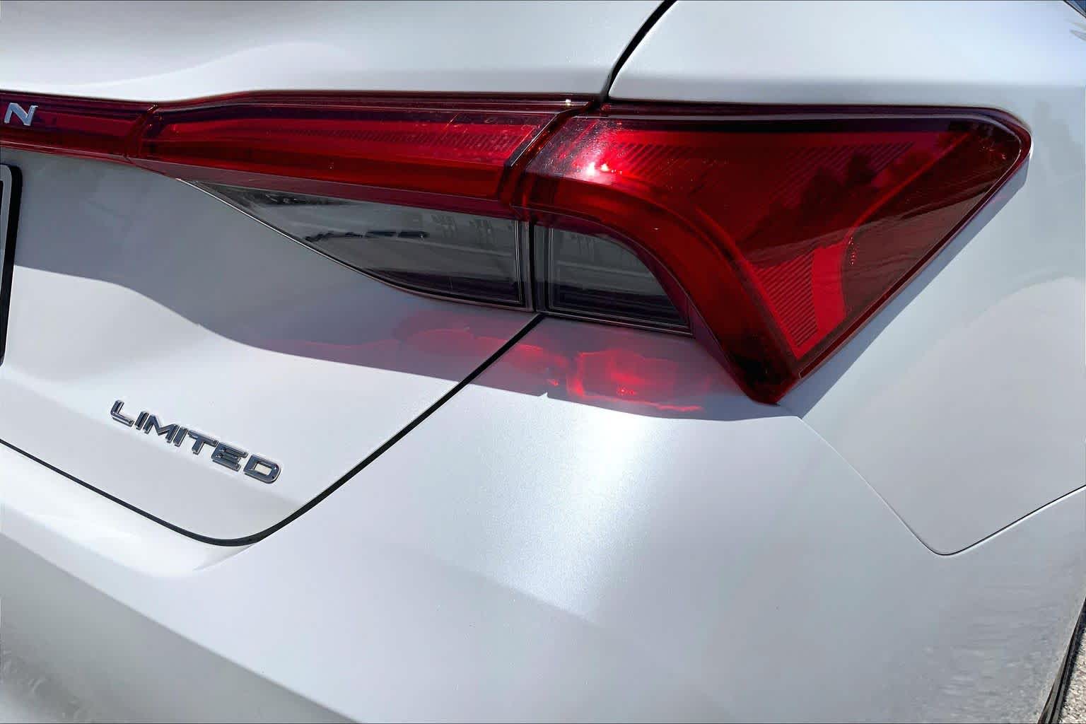 2022 Toyota Avalon Limited Wind Chill Pearl at Group 1 Toyota Southwest