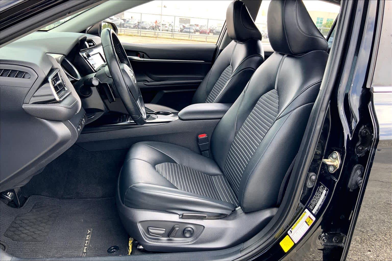 2020 Toyota Camry SE Midnight Black Metallic at HGreg Houston