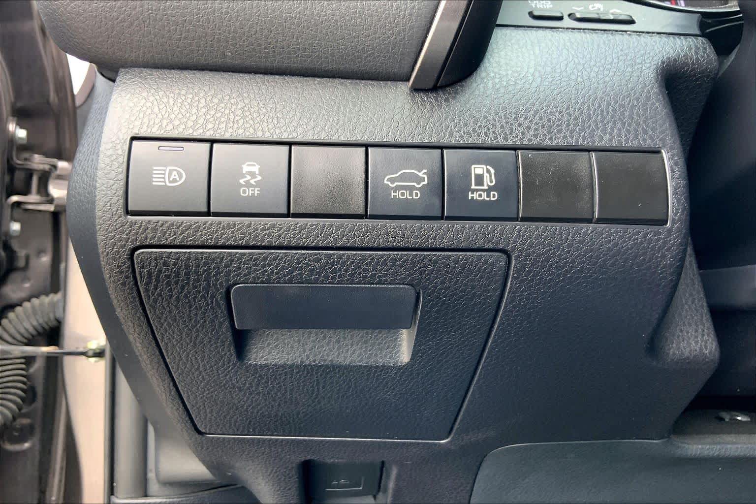 2022 Toyota Camry photo 33 of 36