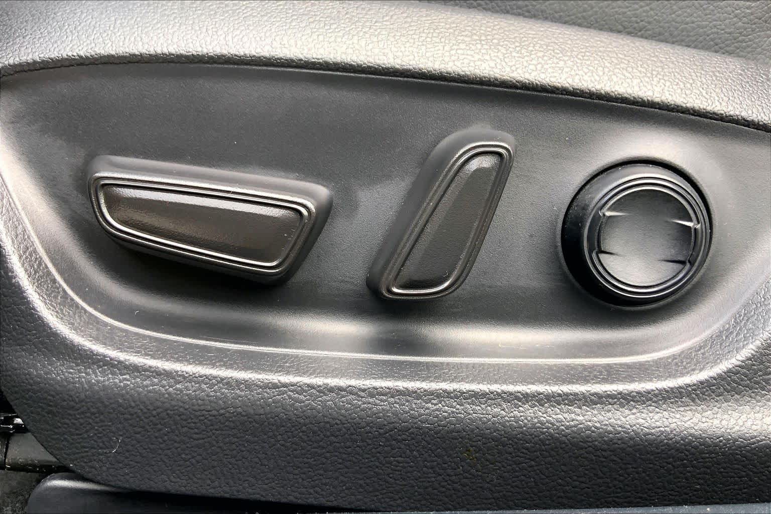 2022 Toyota Camry photo 34 of 36