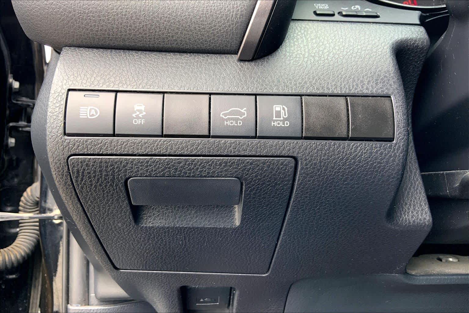 2021 Toyota Camry photo 33 of 36