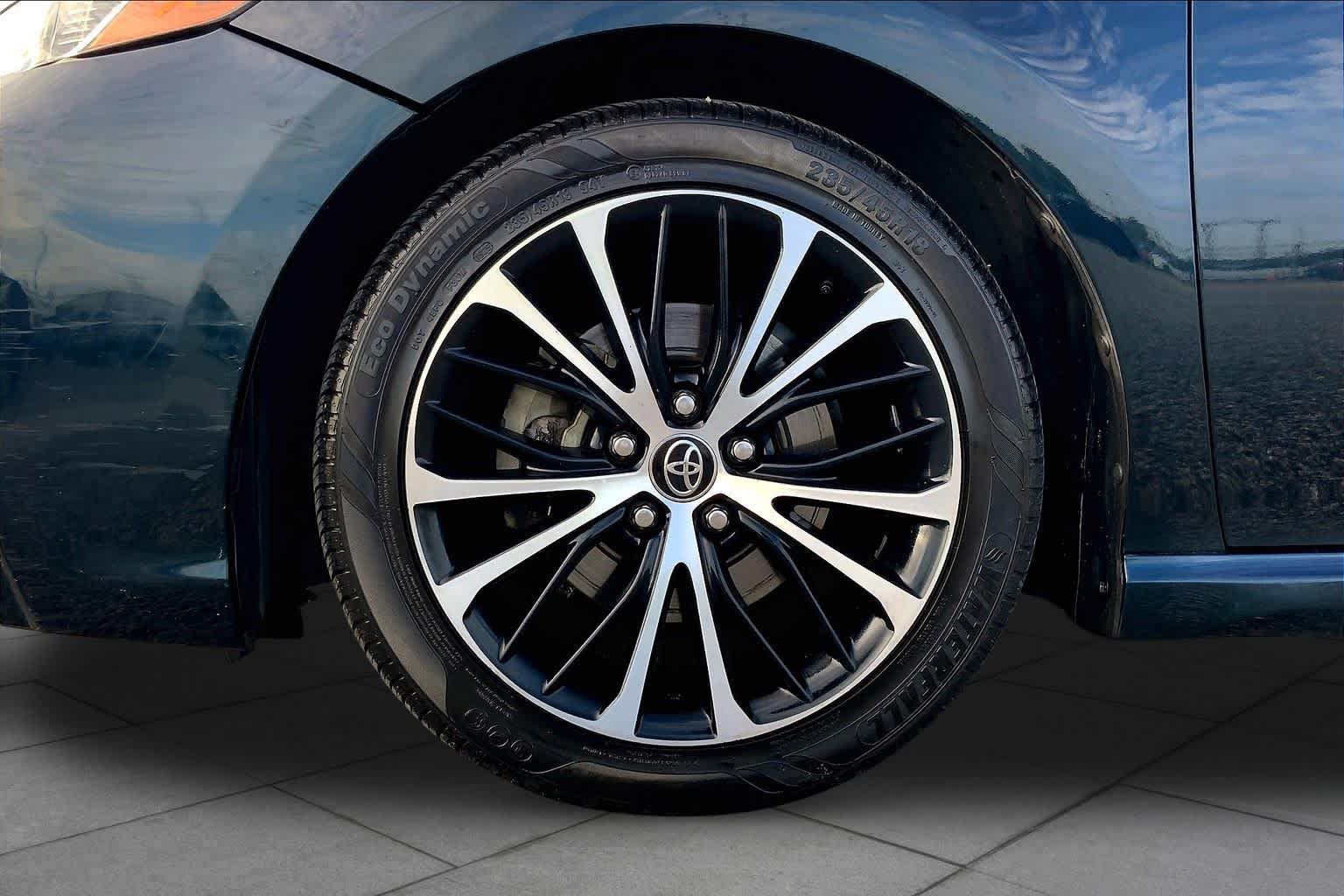 2020 Toyota Camry photo 11 of 33