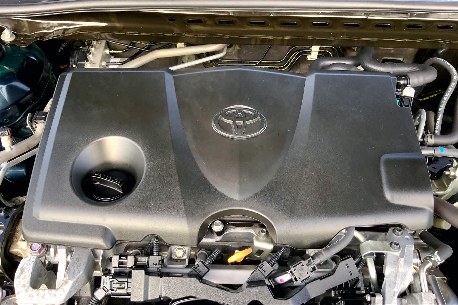 2020 Toyota Camry photo 32 of 33