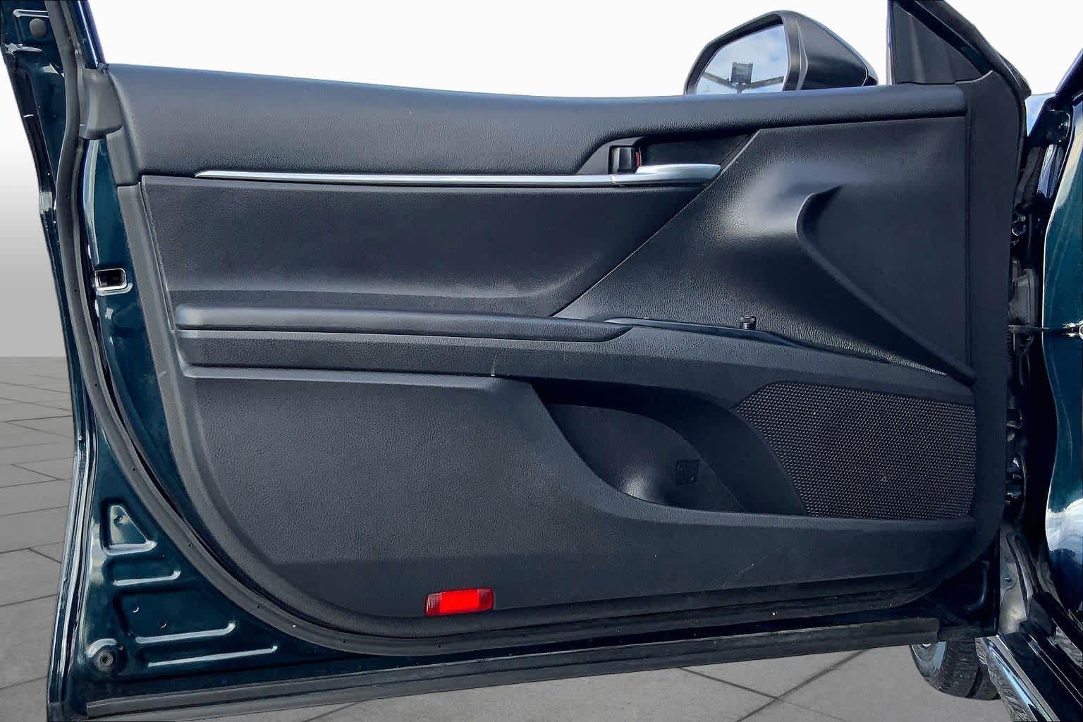 2020 Toyota Camry photo 21 of 33