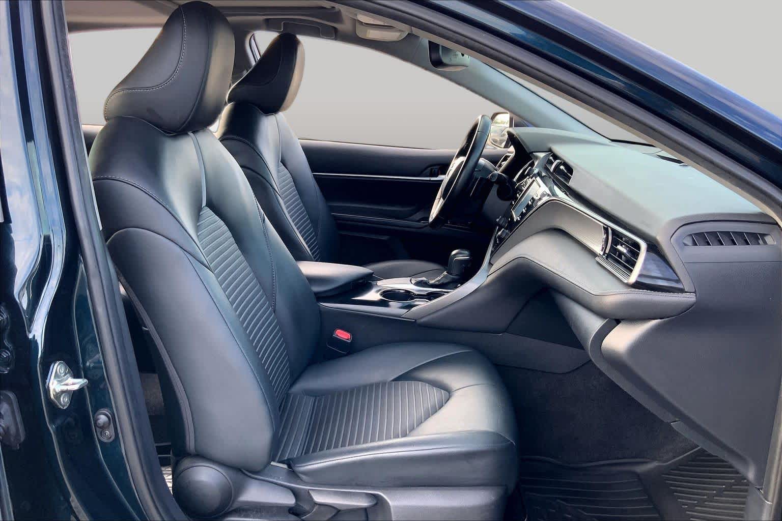 2020 Toyota Camry photo 9 of 33