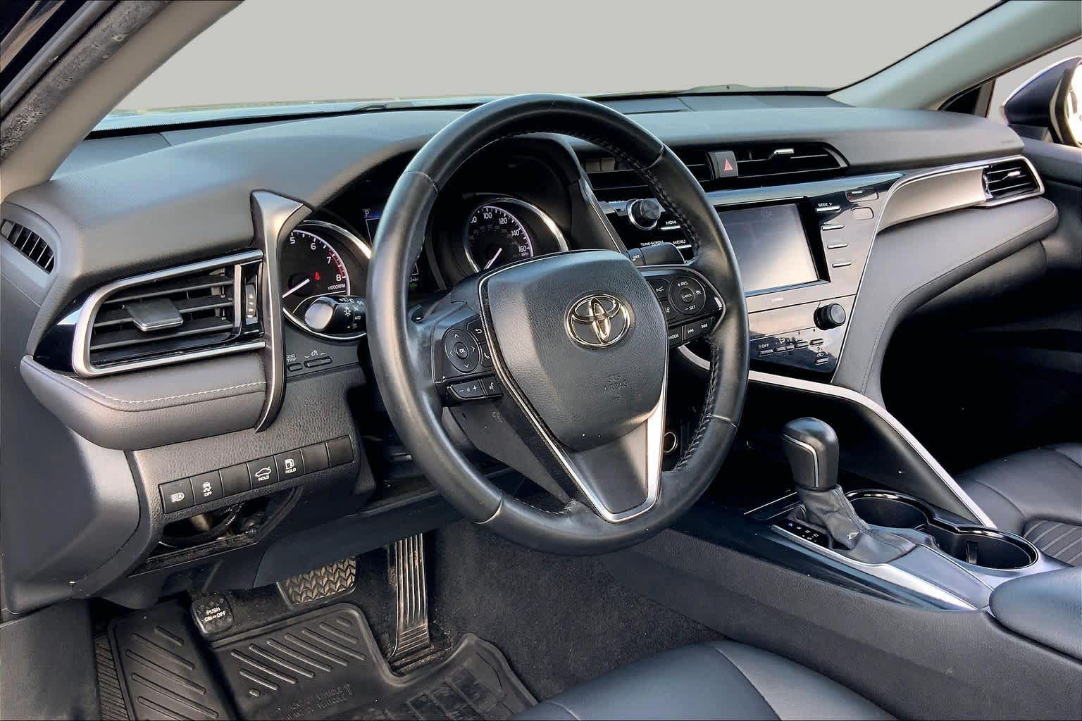 2020 Toyota Camry photo 17 of 33