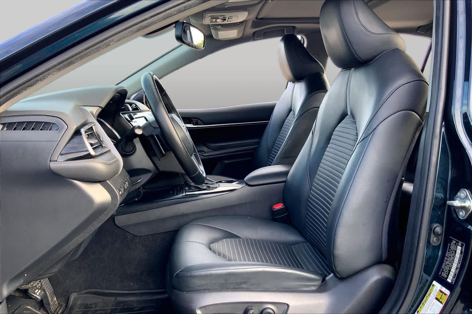2020 Toyota Camry photo 8 of 33