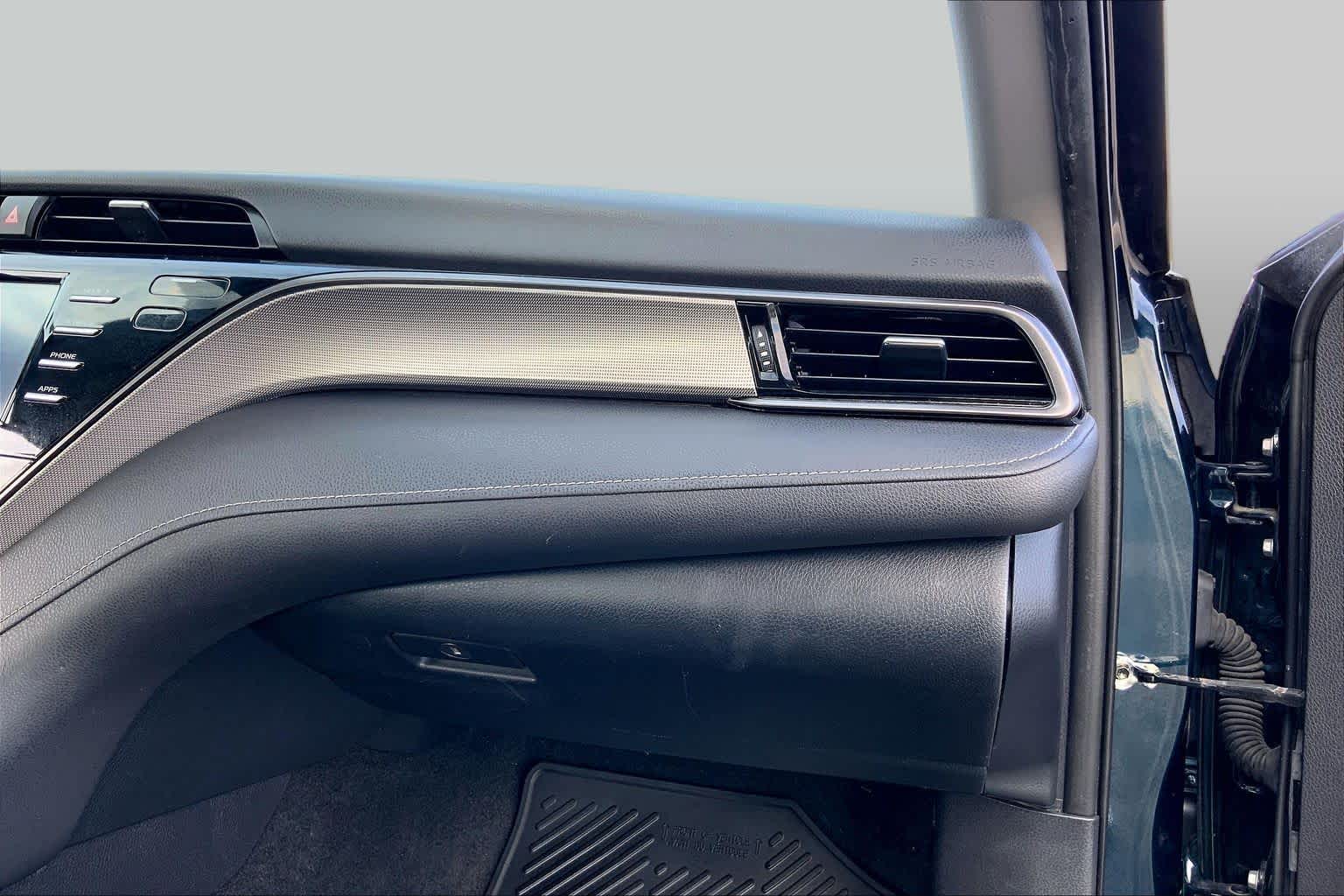 2020 Toyota Camry photo 18 of 33