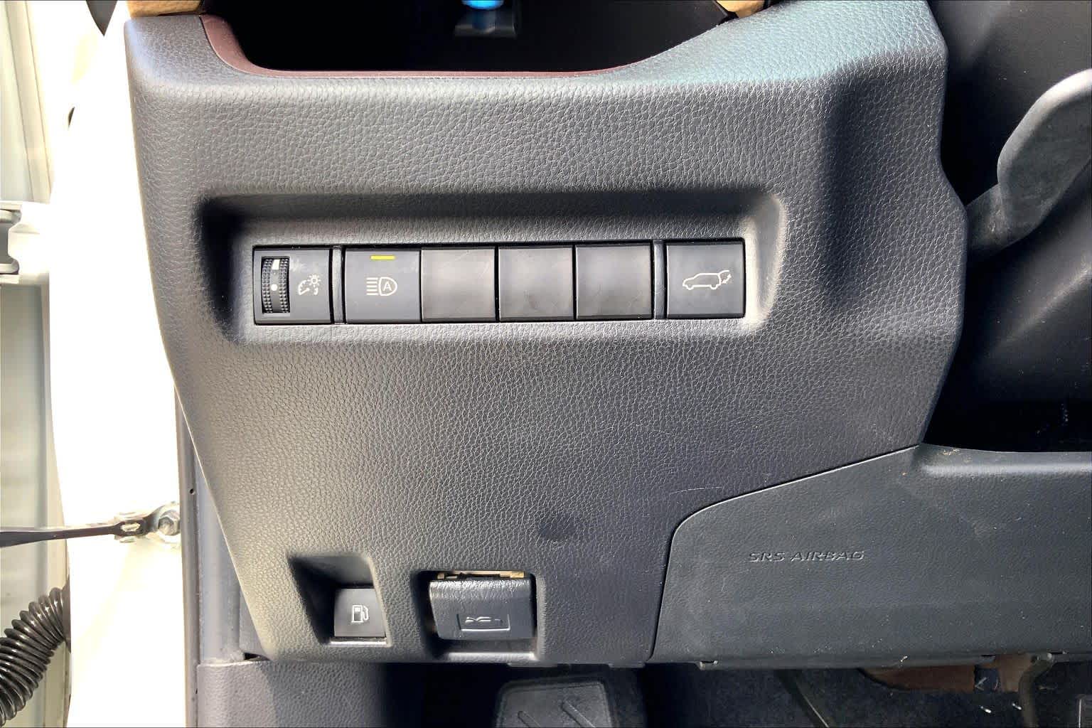 2022 Toyota RAV4 Hybrid Limited Blizzard Pearl at Group 1 Toyota Southwest