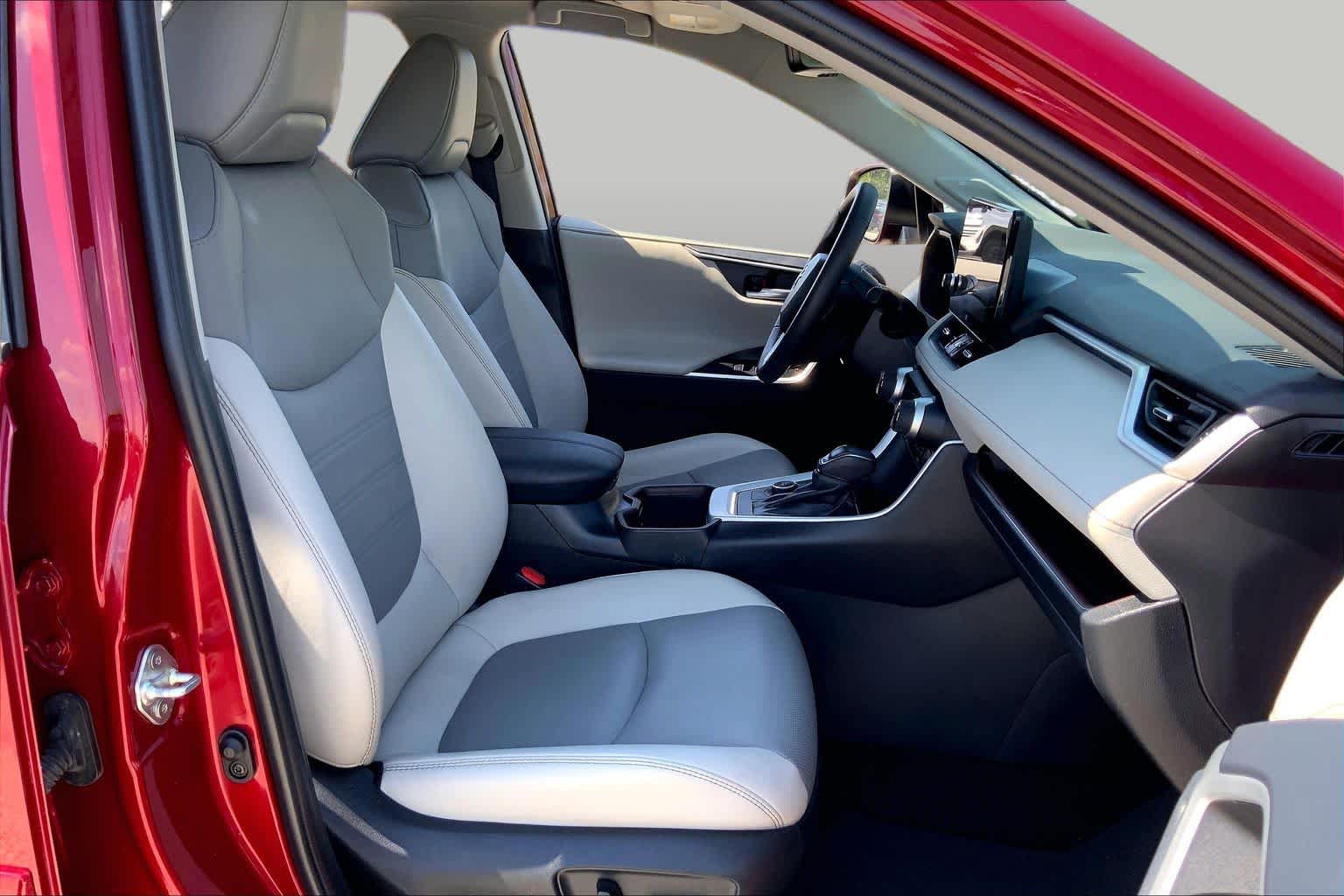 2025 Toyota RAV4 photo 9 of 36