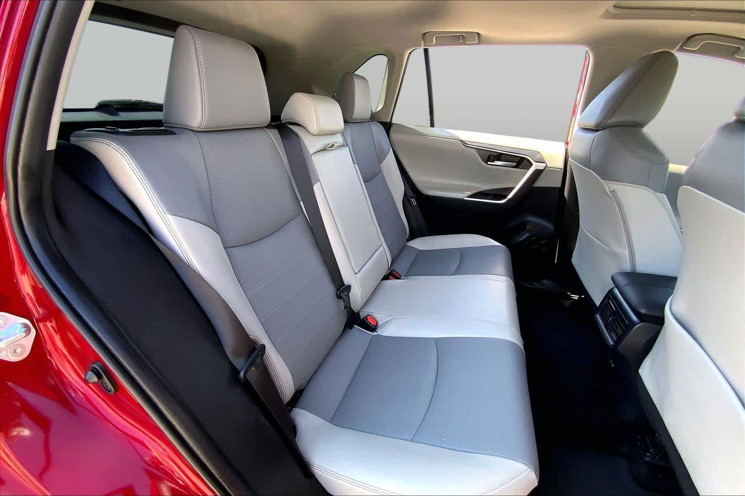 2025 Toyota RAV4 photo 19 of 36