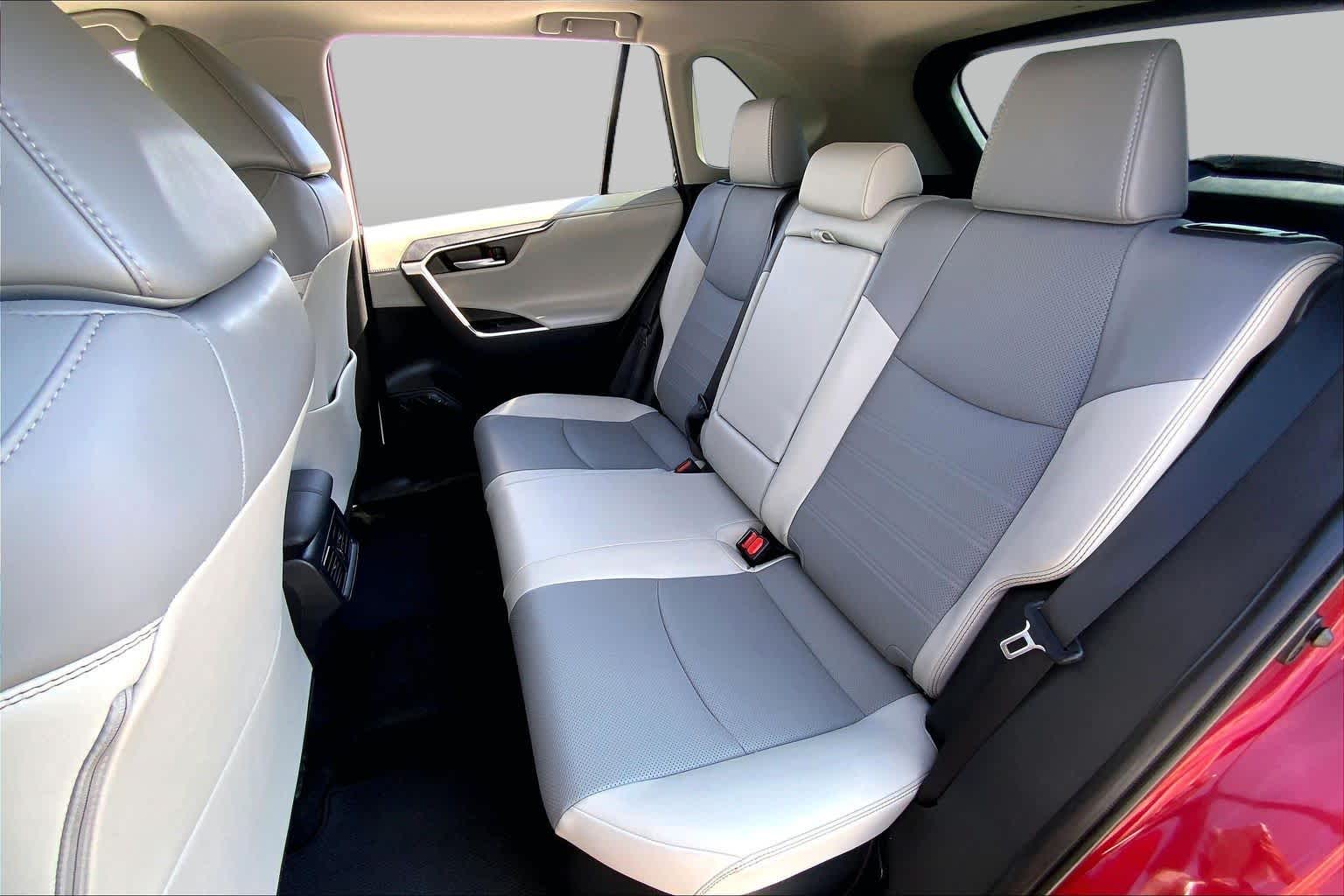 2025 Toyota RAV4 photo 20 of 36