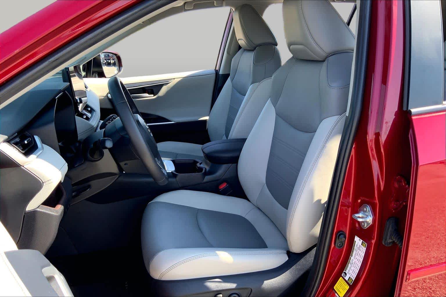 2025 Toyota RAV4 photo 8 of 36