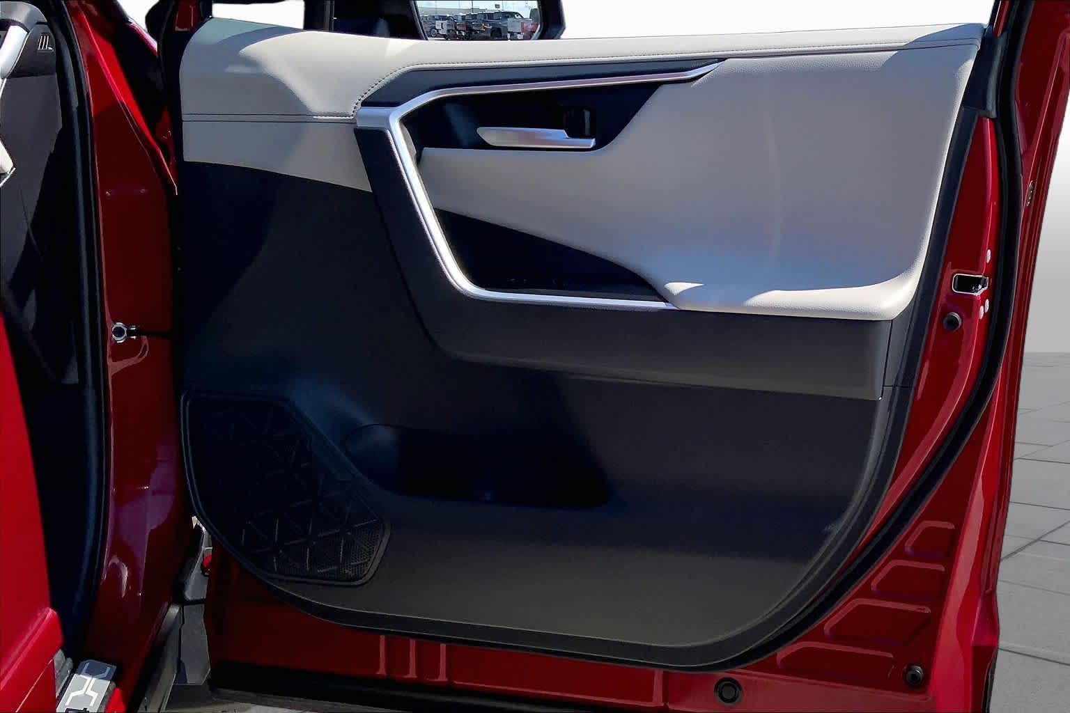2025 Toyota RAV4 photo 22 of 36