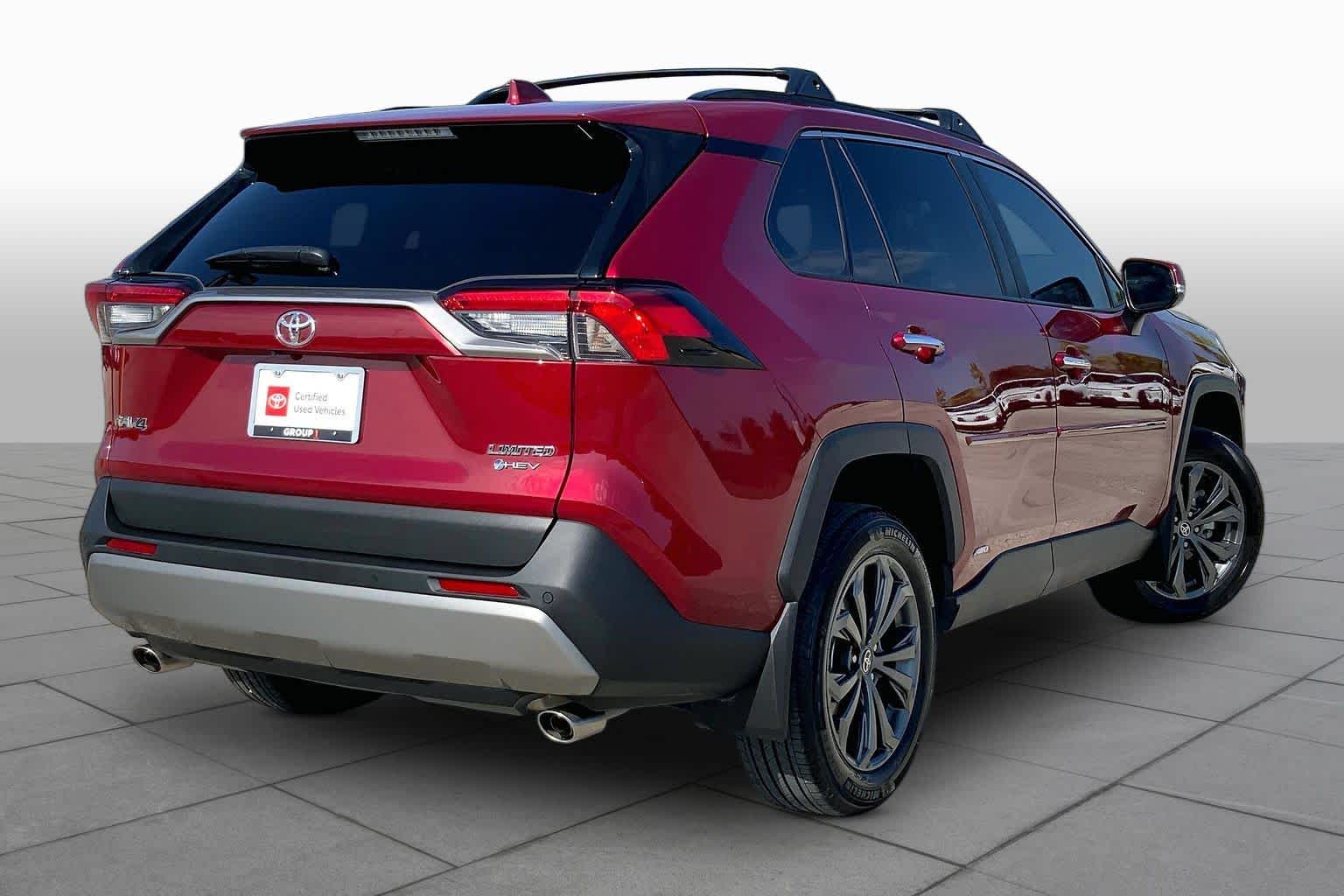2025 Toyota RAV4 photo 13 of 36