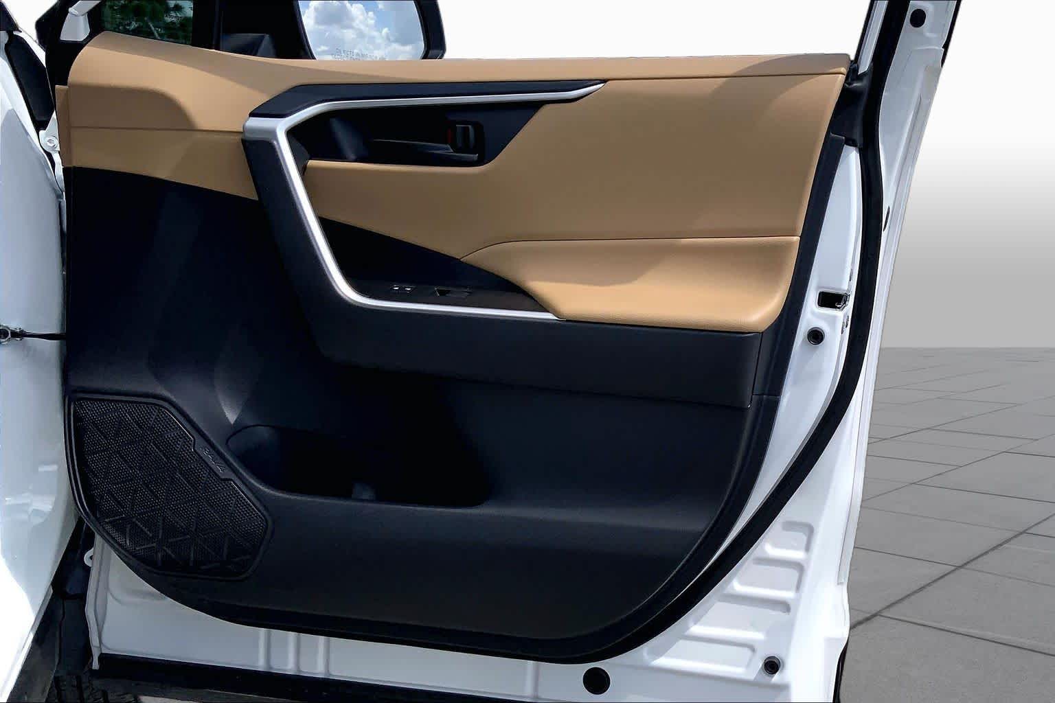 2025 Toyota RAV4 Hybrid LE Ice Cap at Group 1 Toyota Southwest