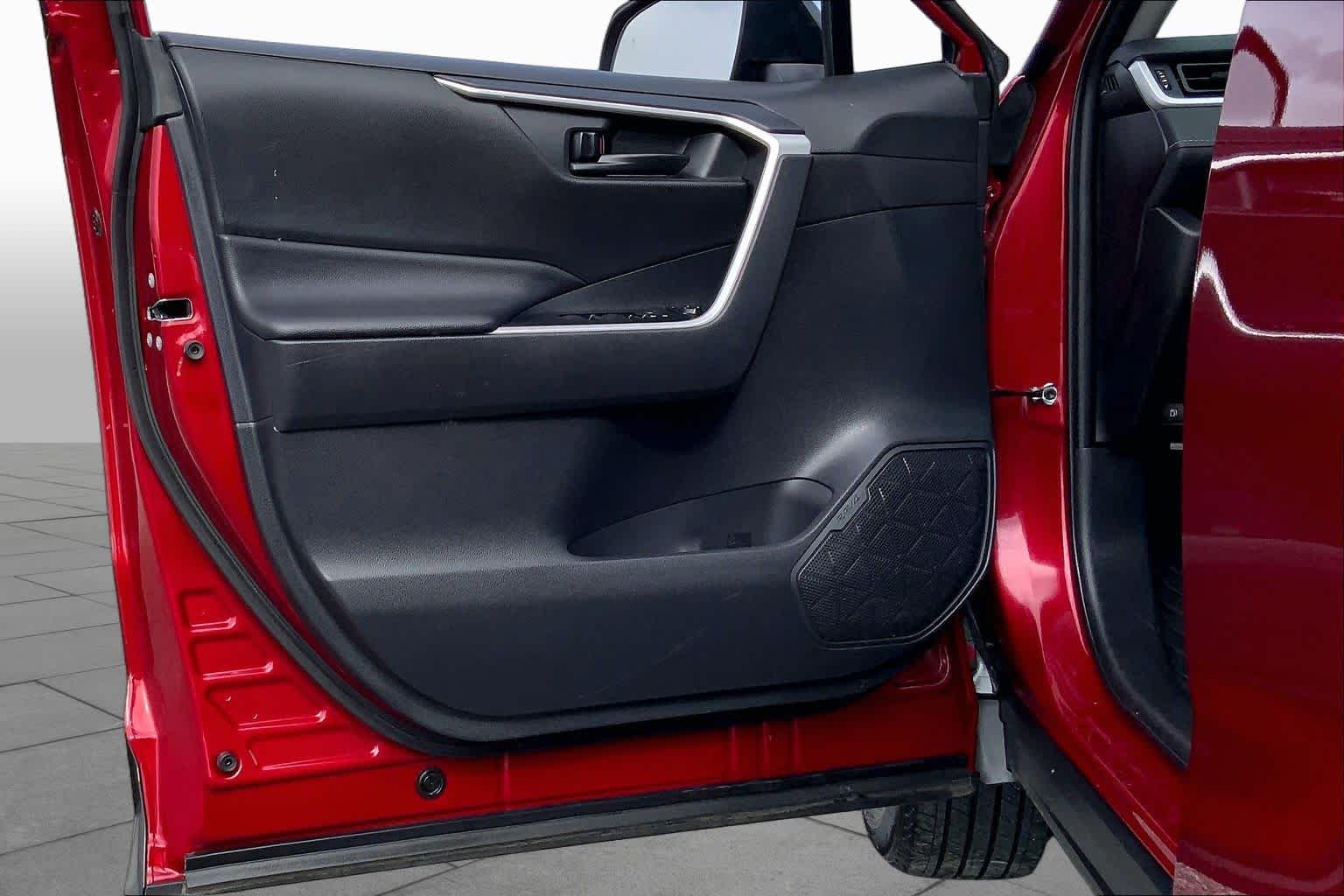2025 Toyota RAV4 photo 21 of 35