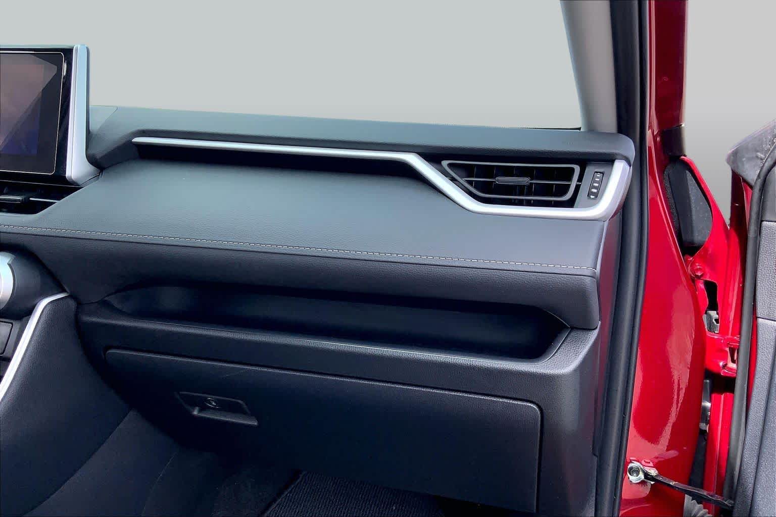 2025 Toyota RAV4 photo 18 of 35