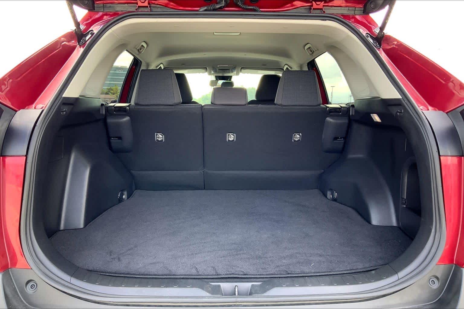 2025 Toyota RAV4 photo 33 of 35