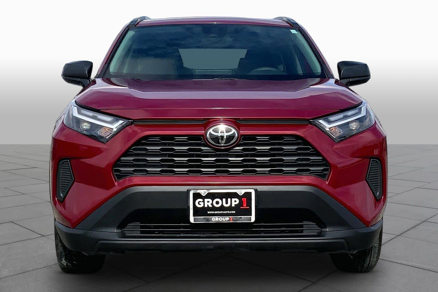 2025 Toyota RAV4 photo 4 of 35