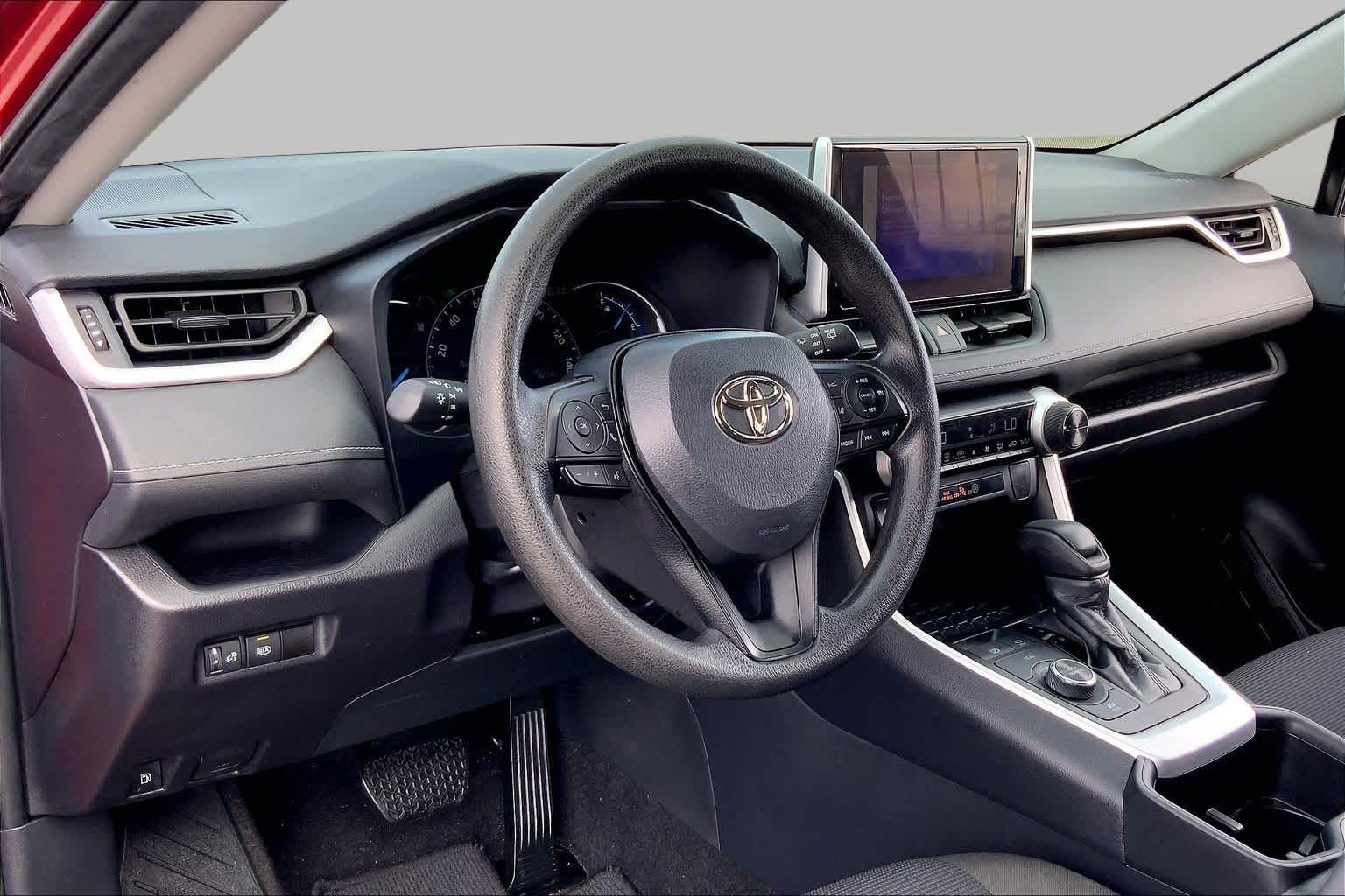 2025 Toyota RAV4 photo 17 of 35