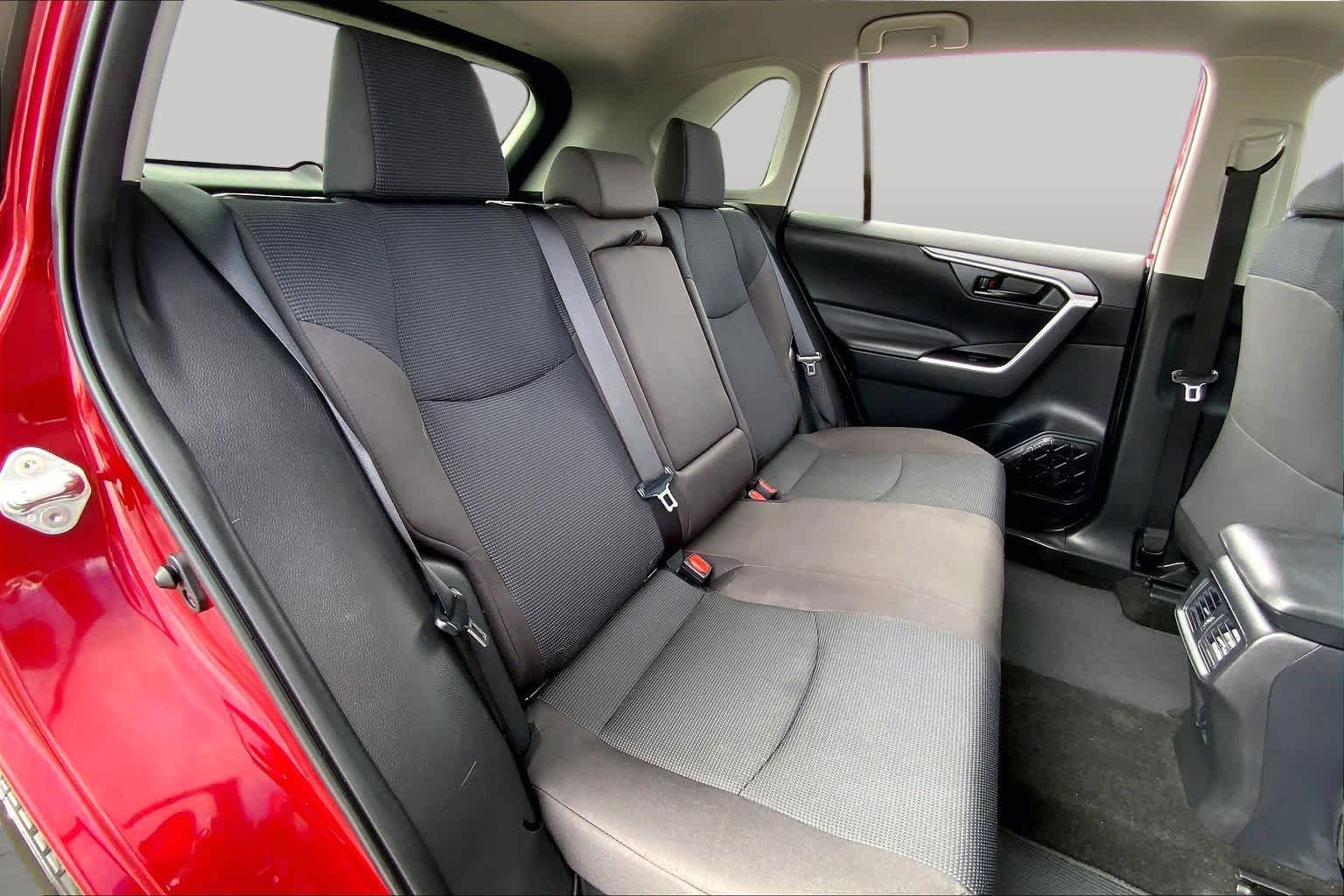 2025 Toyota RAV4 photo 19 of 35