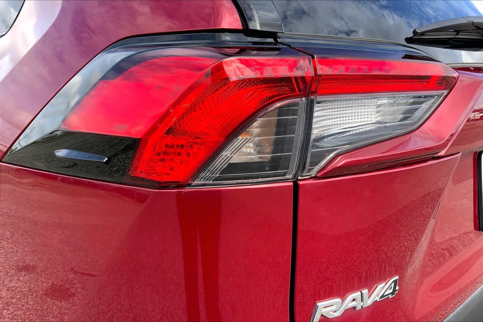 2025 Toyota RAV4 photo 28 of 35