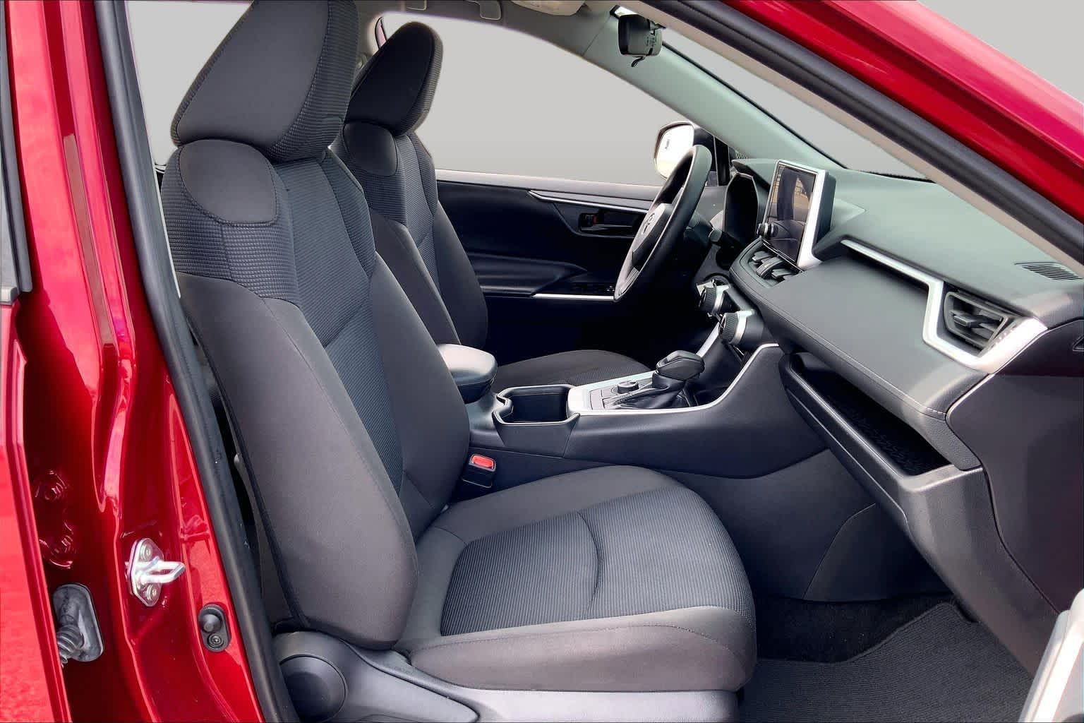 2025 Toyota RAV4 photo 9 of 35