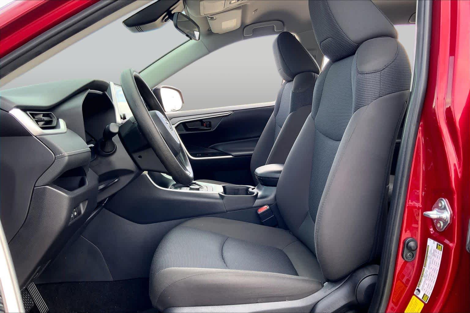 2025 Toyota RAV4 photo 8 of 35