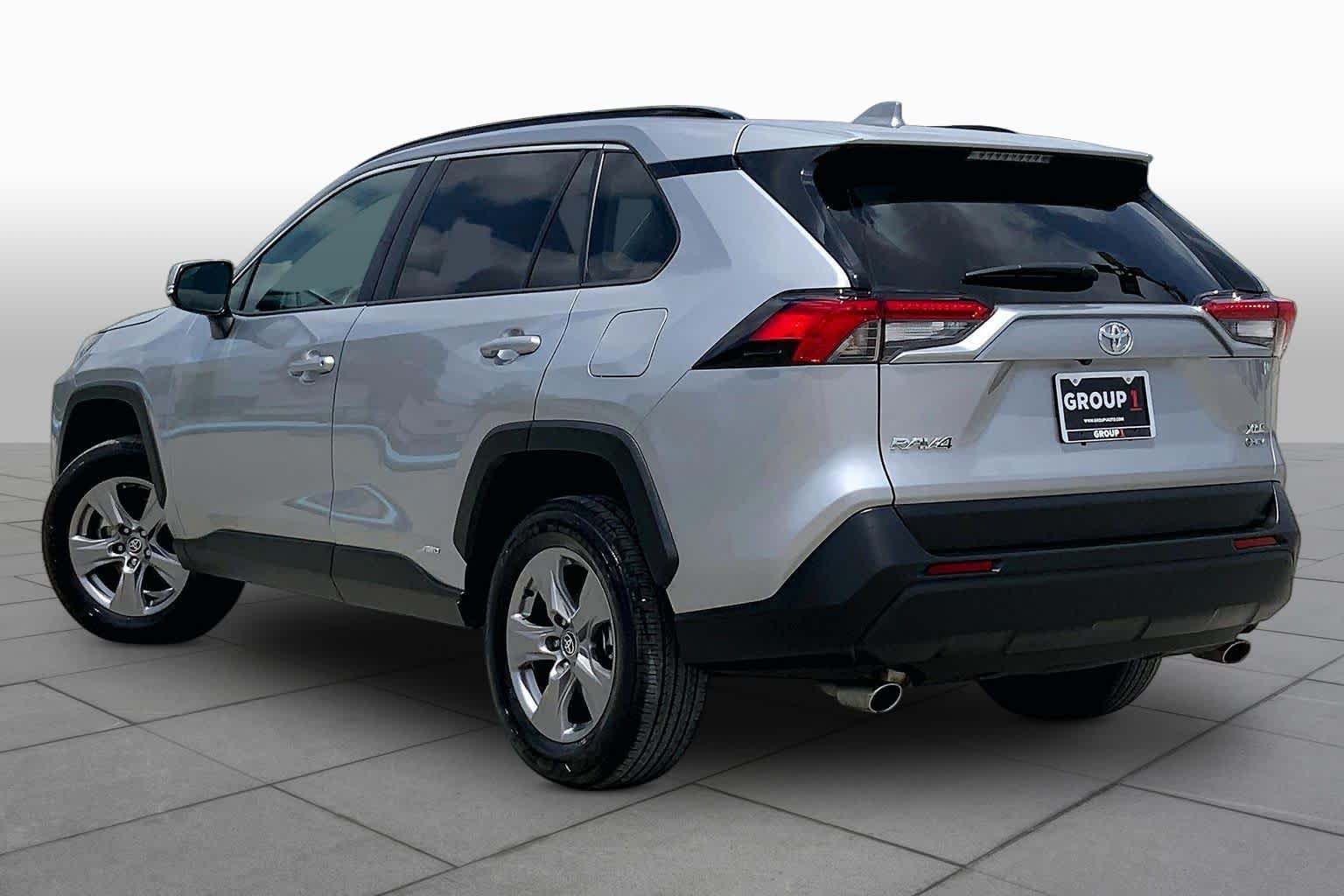 2025 Toyota RAV4 Hybrid XLE - 11