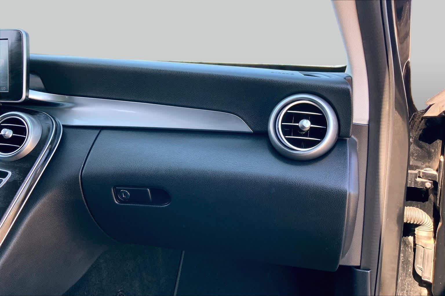 2017 Mercedes-Benz C 300 photo 18 of 36