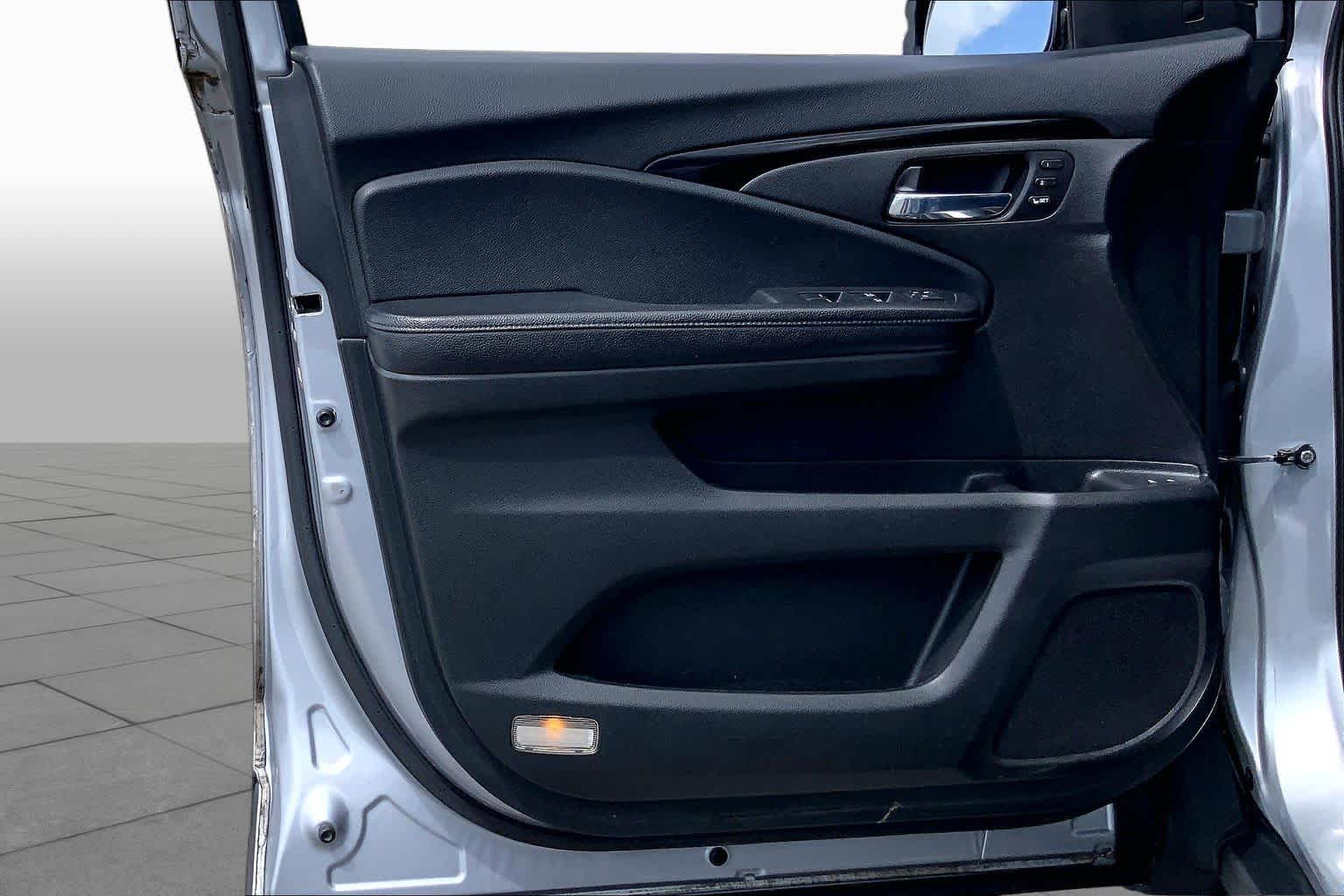 2018 Honda Pilot Elite Lunar Silver Metallic at Texan GMC Buick