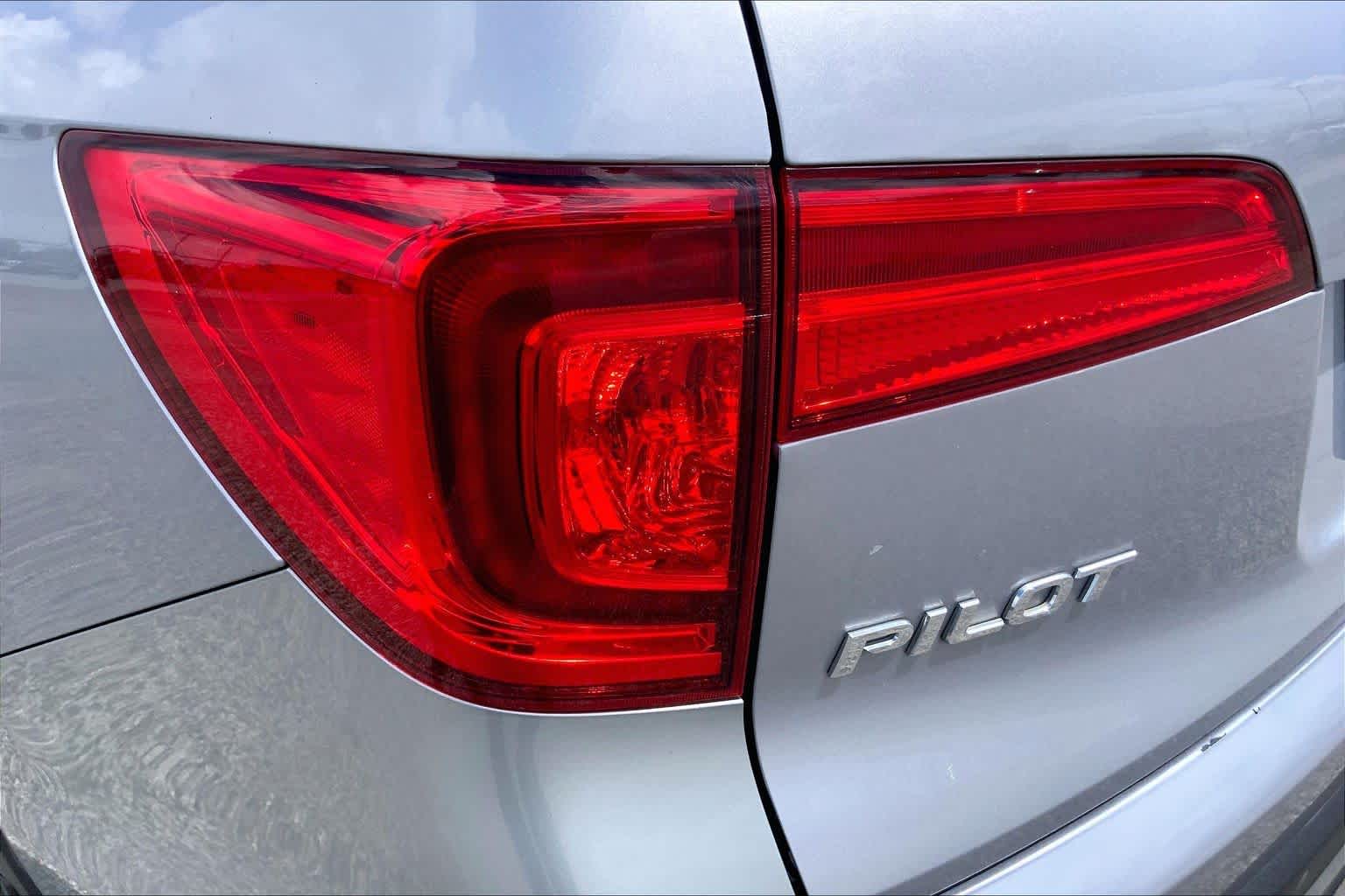 2018 Honda Pilot Elite Lunar Silver Metallic at Texan GMC Buick