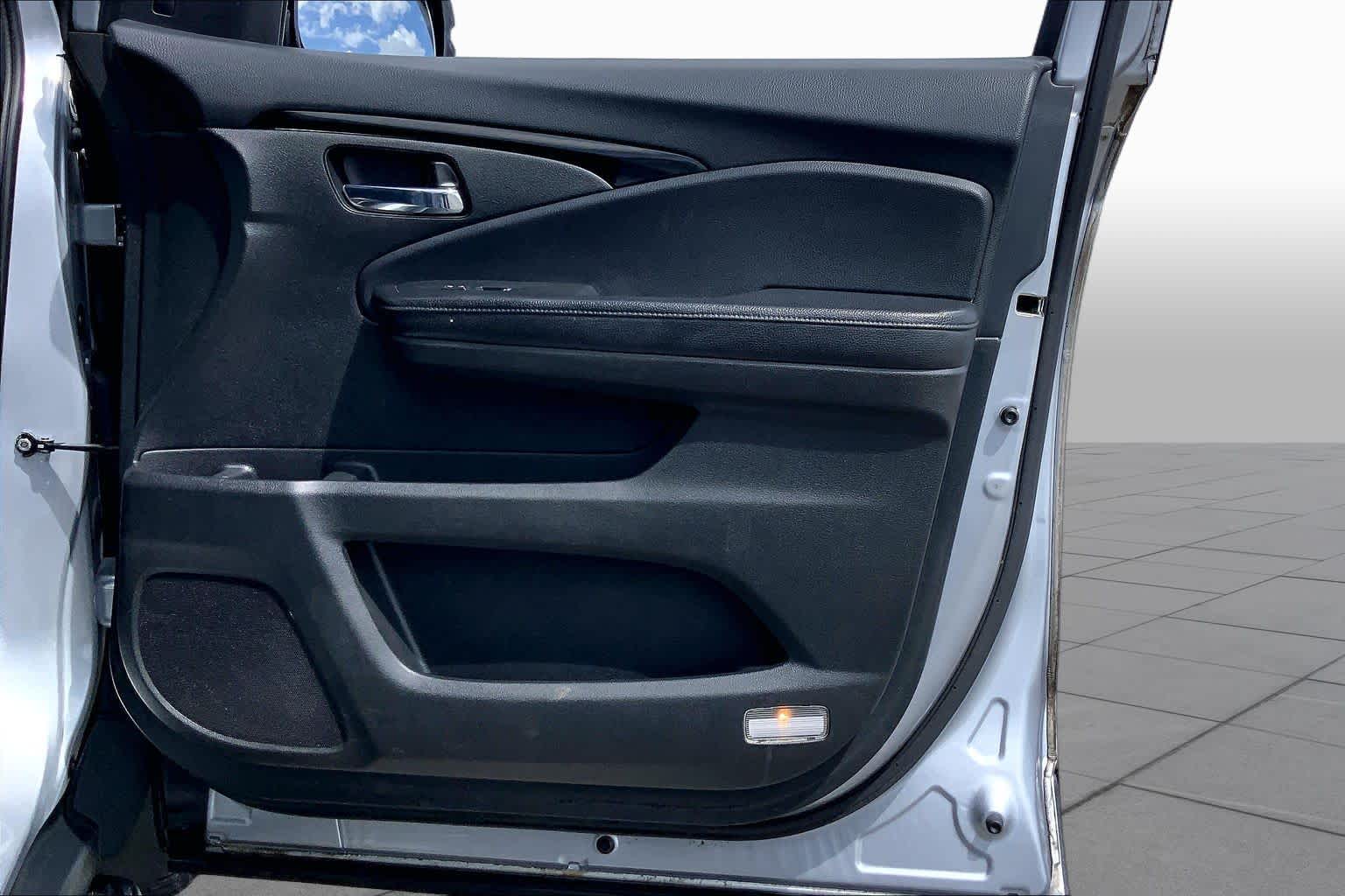 2018 Honda Pilot Elite Lunar Silver Metallic at Texan GMC Buick