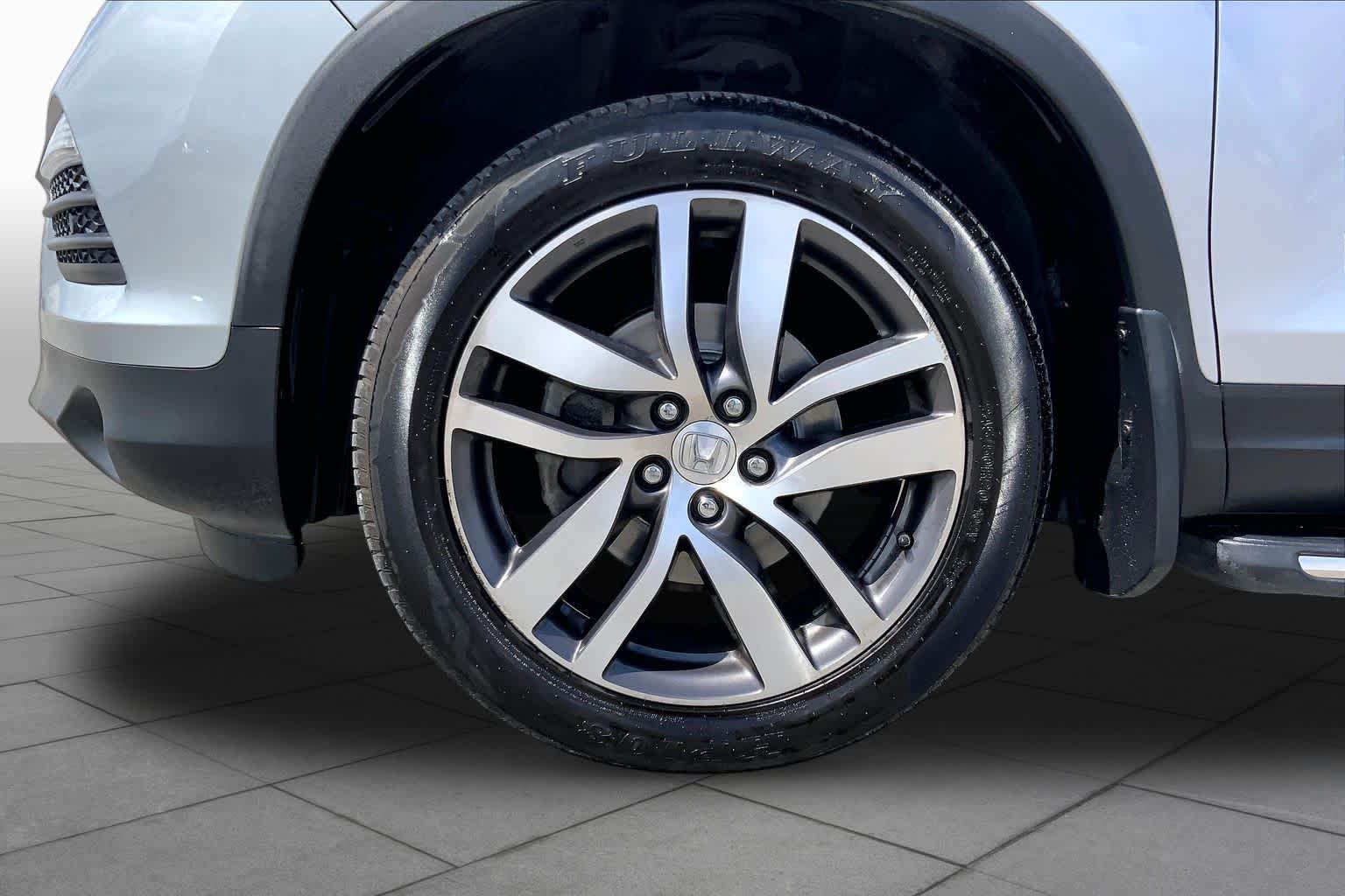2018 Honda Pilot Elite Lunar Silver Metallic at Texan GMC Buick