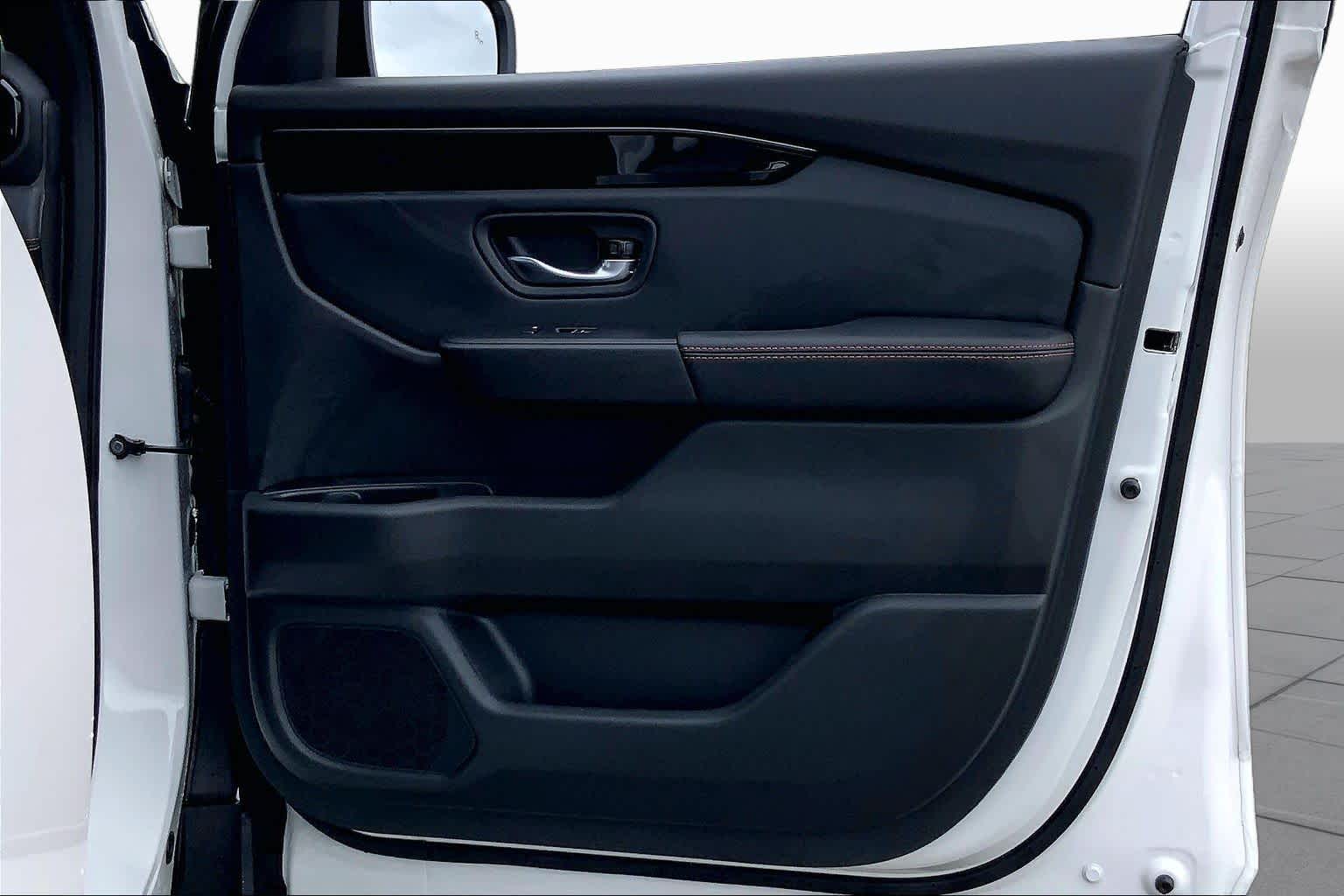 2025 Honda Pilot TrailSport Platinum White Pearl at Honda of Clear Lake