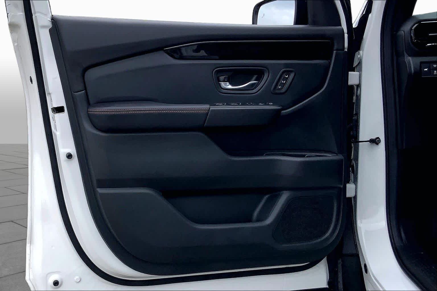 2025 Honda Pilot TrailSport Platinum White Pearl at Honda of Clear Lake